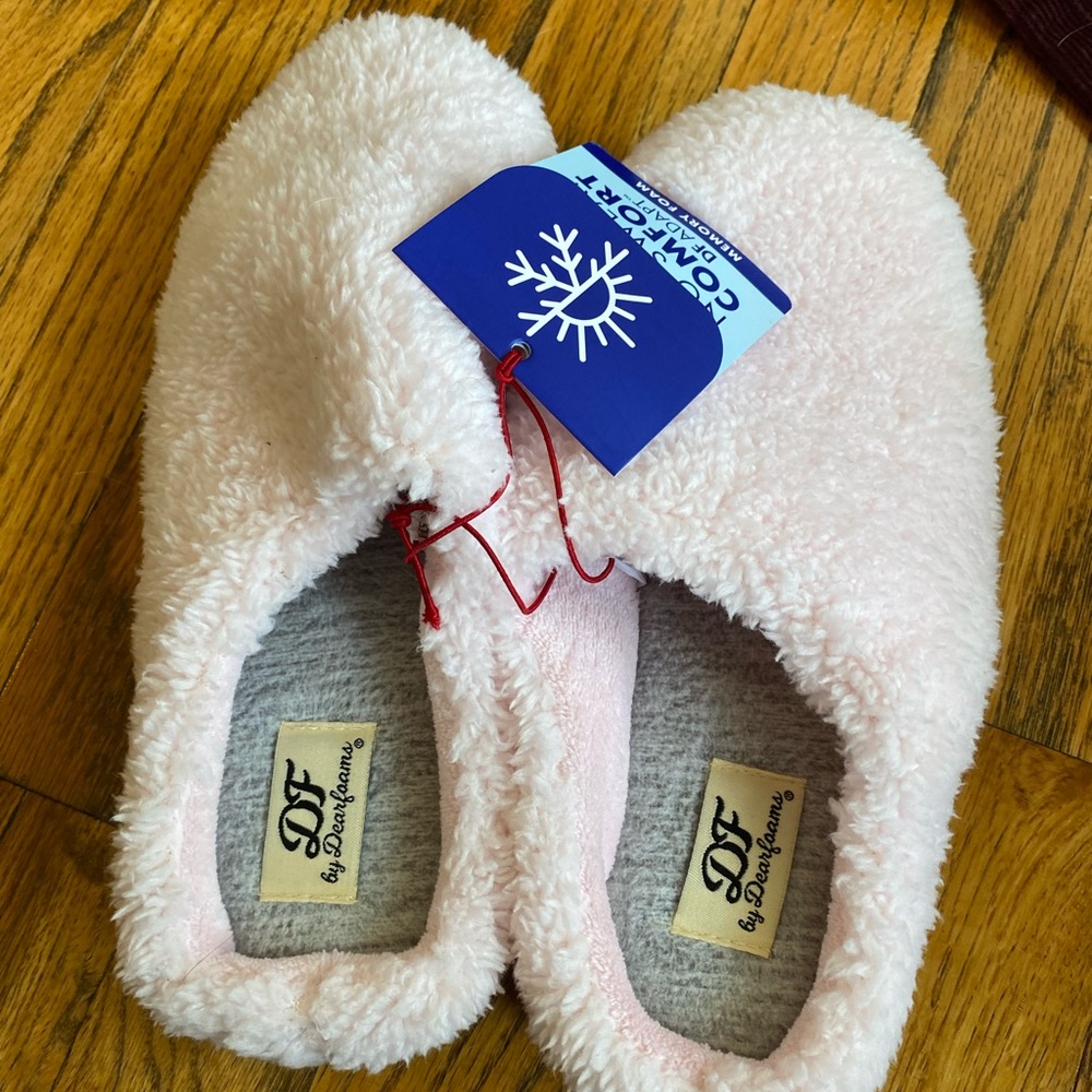 BRAND NEW FUZZY PINK SLIPPERS